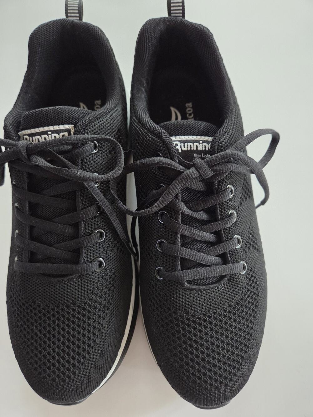 New Lamincoa Black Mesh Knit Sneakers size 41 ( US 9.5-10 Womens. Size 8 Mens)